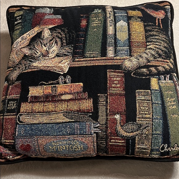 Charles Wysocki. Max in the Stacks. Woven Tapestry Pillow. NWOT. 16x16” - Picture 4 of 6